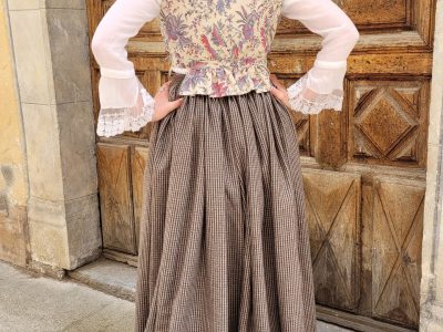 20230616_145130 COSTUME DE FEMME EPOQUE 1700 POUR LA MAISON MUSEE DE COLMARS LES ALPES